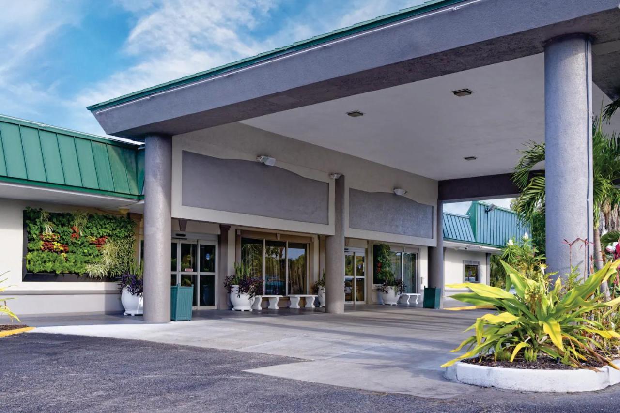 Getaway At The Marina Aparthotel South Bradenton Екстериор снимка